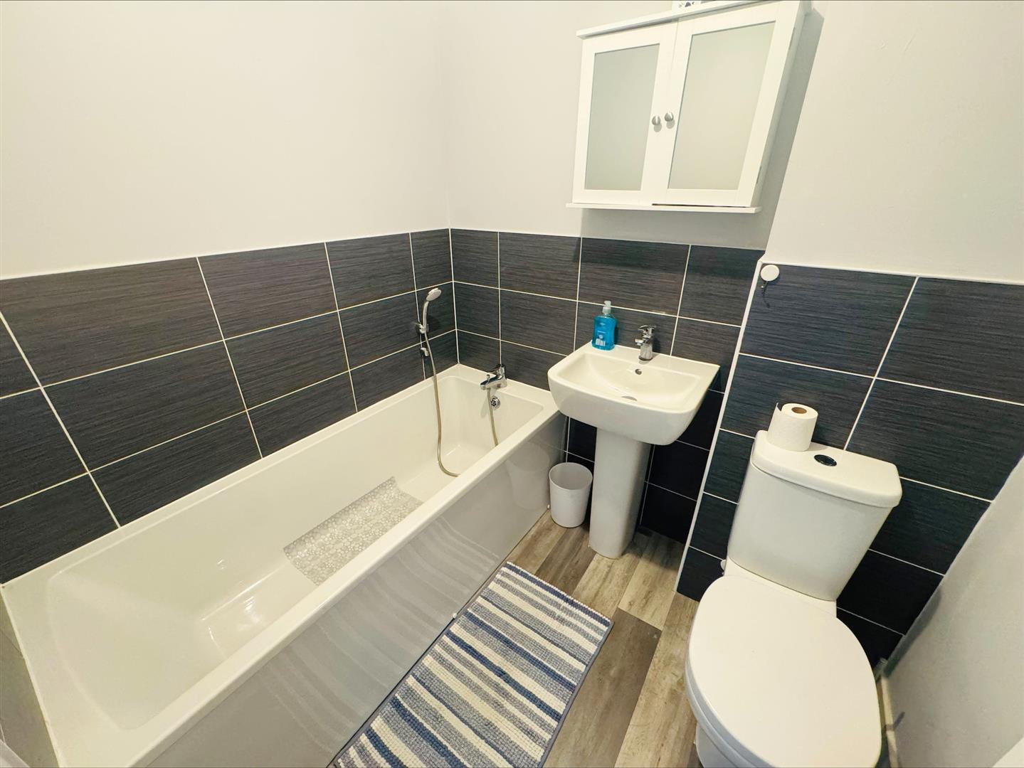 Clos Y Nant, Carway, Kidwelly, SA17 4JH